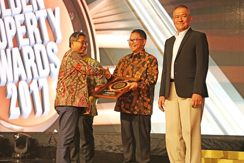 https://images-residence.summarecon.com/images/gallery/article/5911/golden property awards 2017 2.jpg